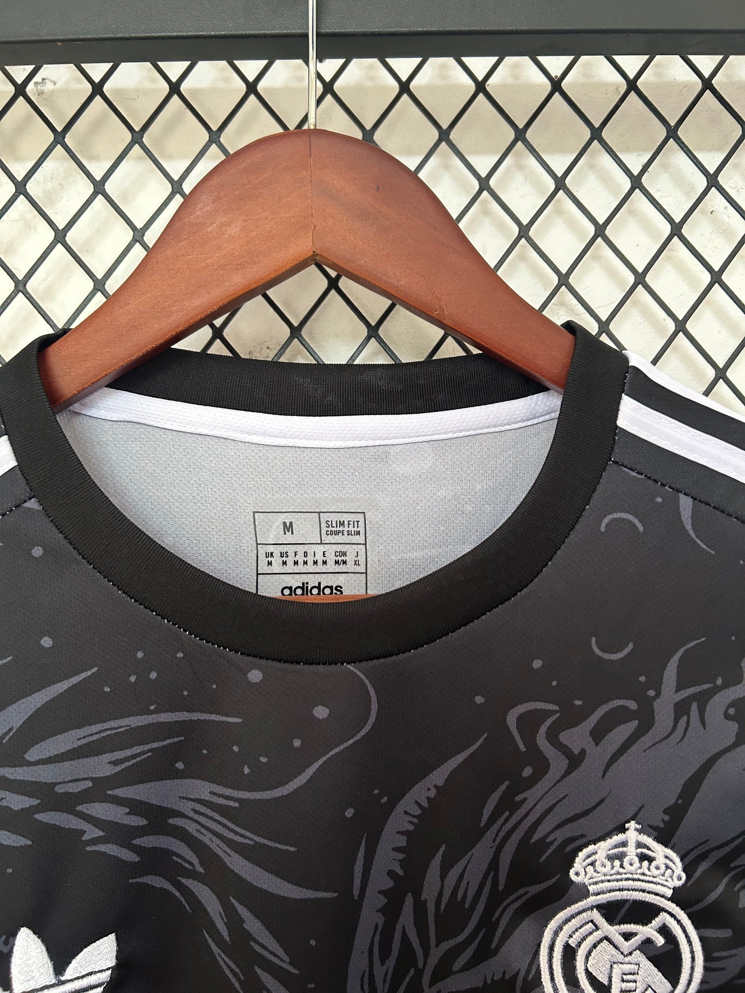 Real Madrid Konzepttrikot – Legendäre Drachen-Edition ⚪🐉