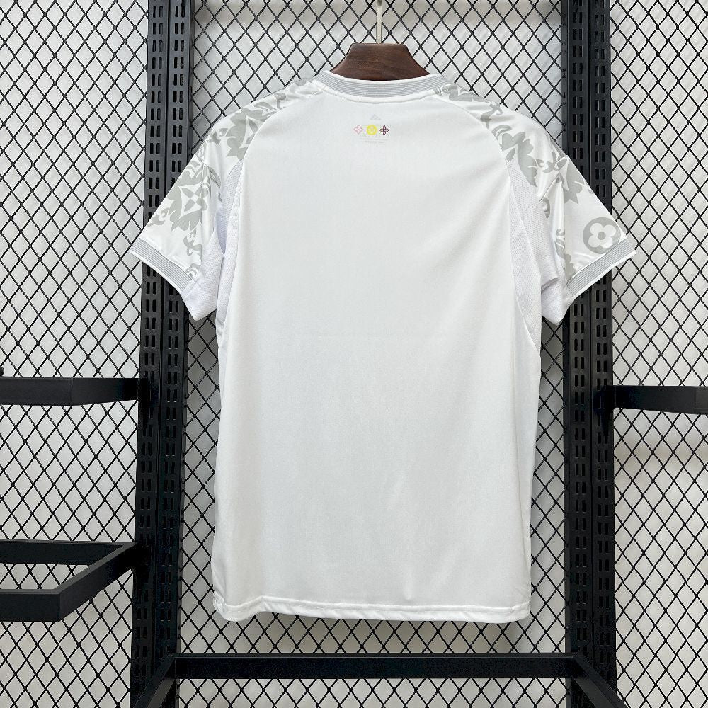 Real Madrid Konzepttrikot – Silberne Edition