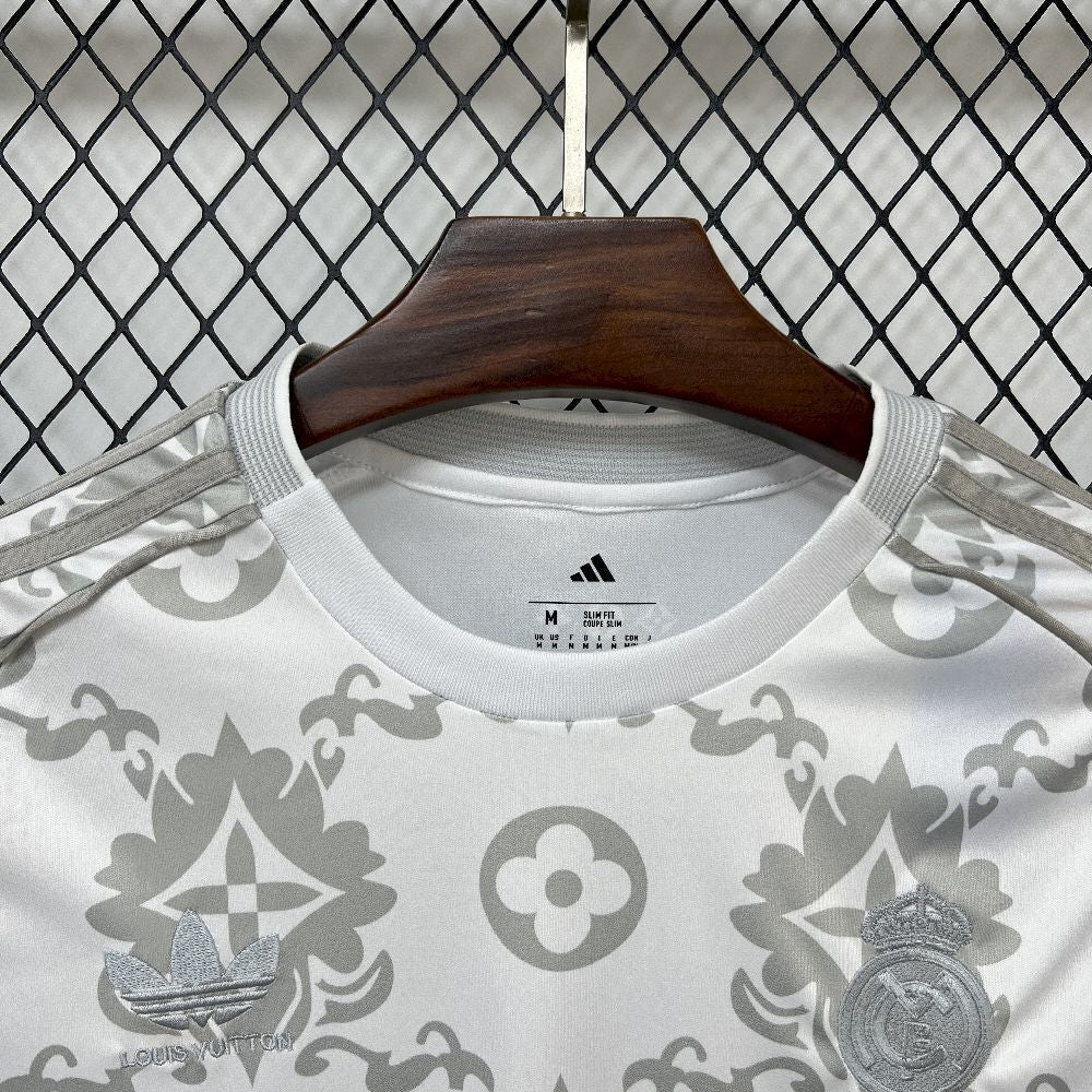 Real Madrid Konzepttrikot – Silberne Edition