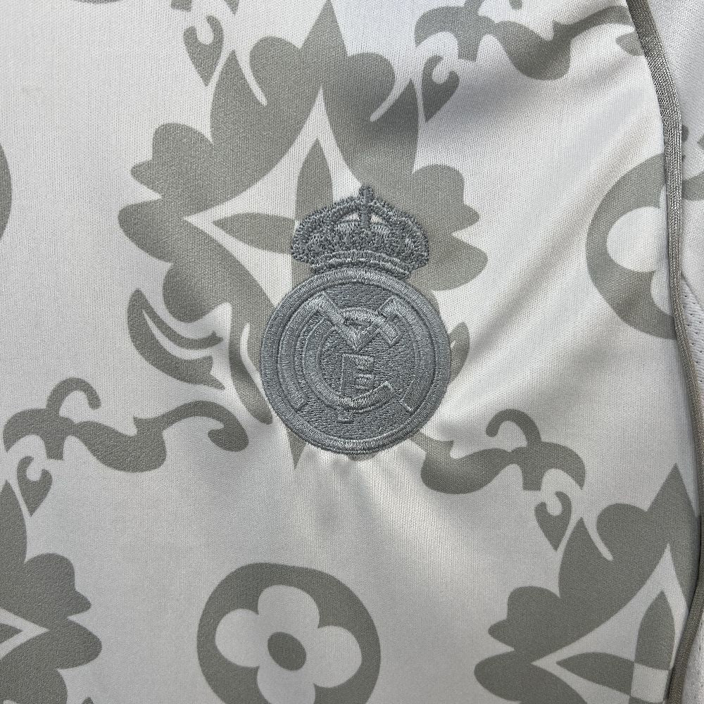 Real Madrid Konzepttrikot – Silberne Edition