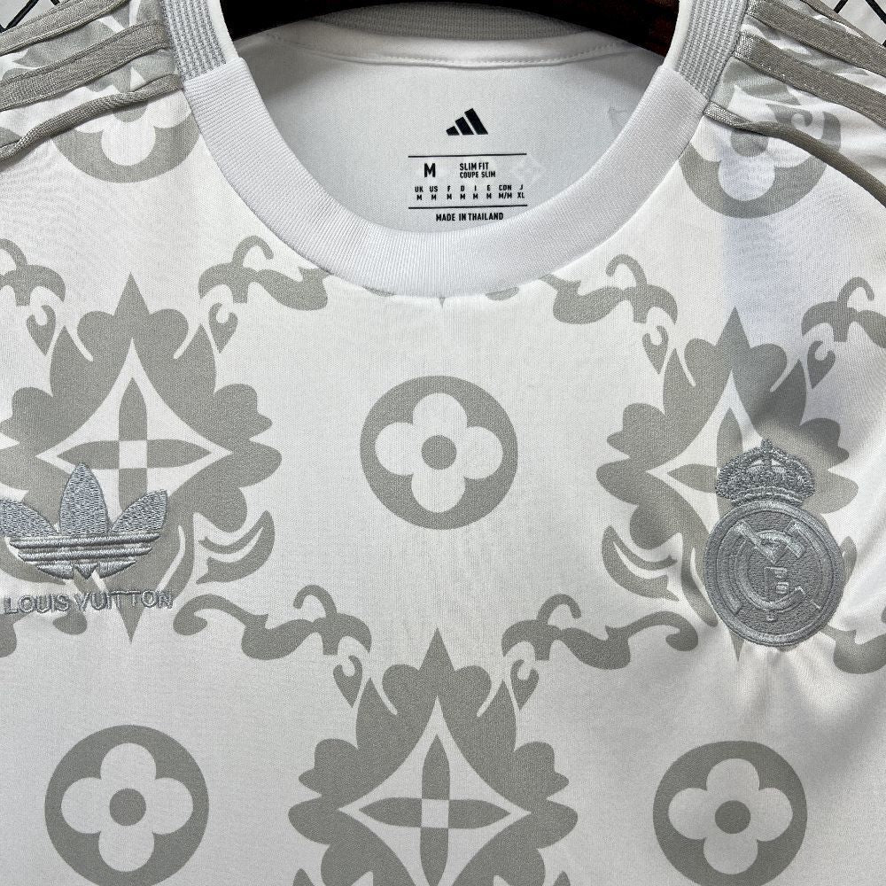 Real Madrid Konzepttrikot – Silberne Edition