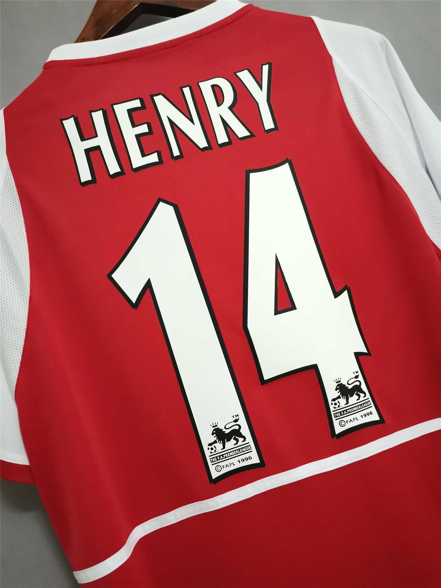 Maillot domicile Arsenal FC 2002-2003 – L’ère des Invincibles en préparation